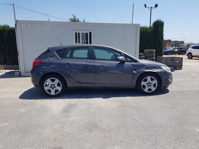 opel astra j lim. del año 2012