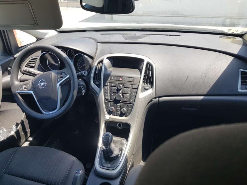 opel astra j lim. del año 2012