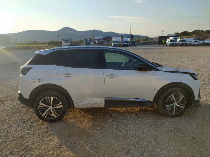 peugeot 3008 del año 2021