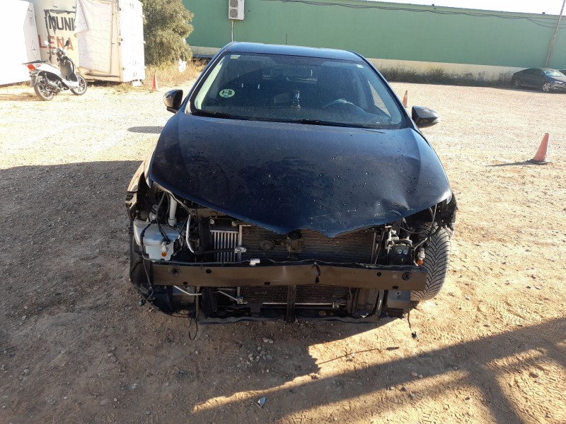 toyota auris (_e18_) del año 2013