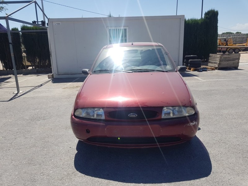 ford fiesta berlina del año 1998
