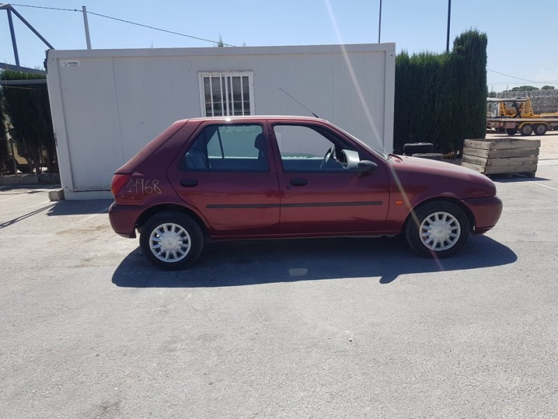 ford fiesta berlina del año 1998