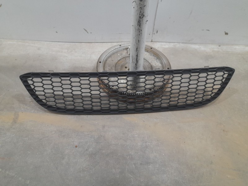 Recambio de rejilla paragolpes central para bmw 1 (e81) 118 d referencia OEM IAM 121253DN14393  