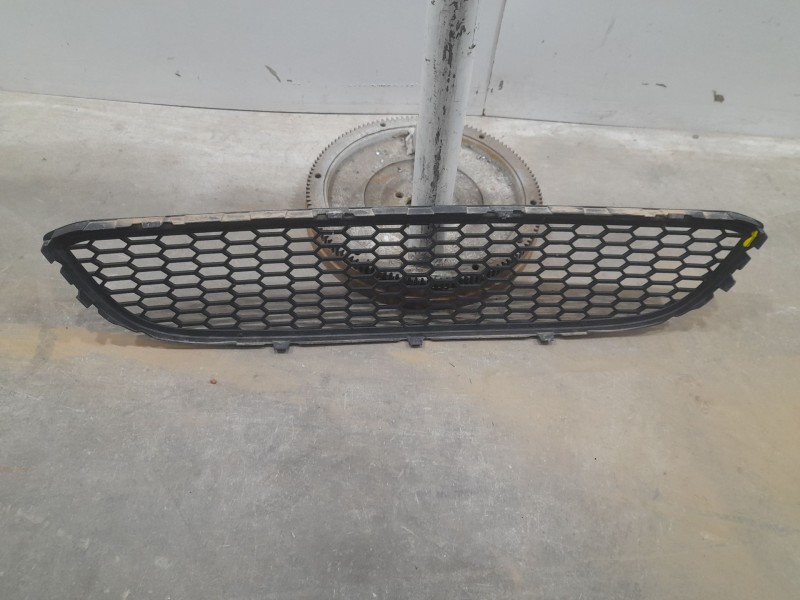 Recambio de rejilla paragolpes central para bmw 1 (e81) 118 d referencia OEM IAM 121253DN14393  