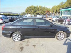 TOYOTA AVENSIS BERLINA (T25)