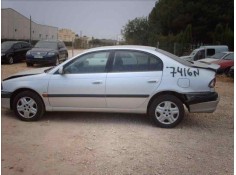 TOYOTA AVENSIS BERLINA (T 22)