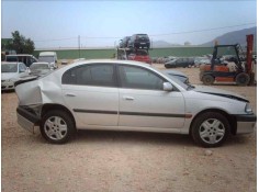 TOYOTA AVENSIS BERLINA (T 22)