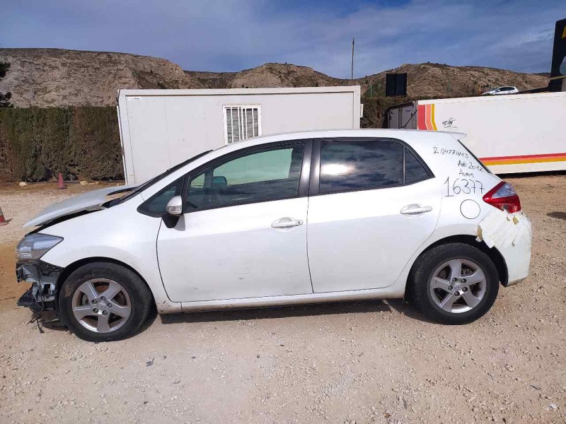 toyota auris del año 2012