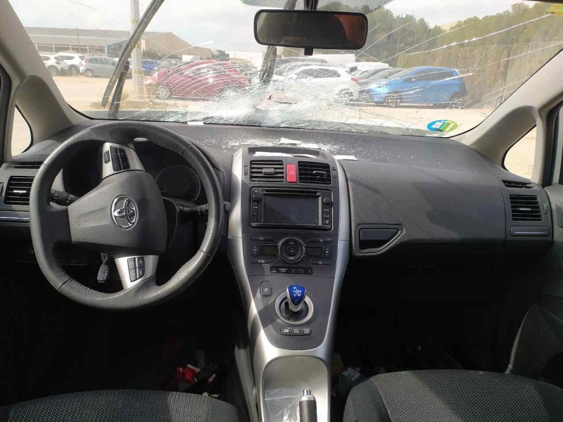 toyota auris del año 2012