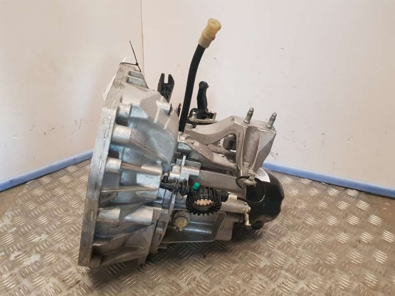 Recambio de caja cambios para dacia sandero stepway referencia OEM IAM JH3399 S195233 5VELOCIDADES