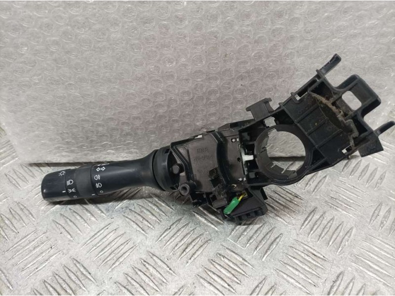 Recambio de mando luces para toyota yaris hsd active referencia OEM IAM 17F938  