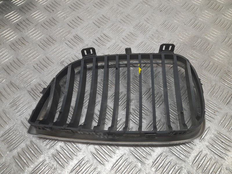 Recambio de rejilla delantera para bmw 1 (e81) 118 d referencia OEM IAM R511370771309 DERECHA 