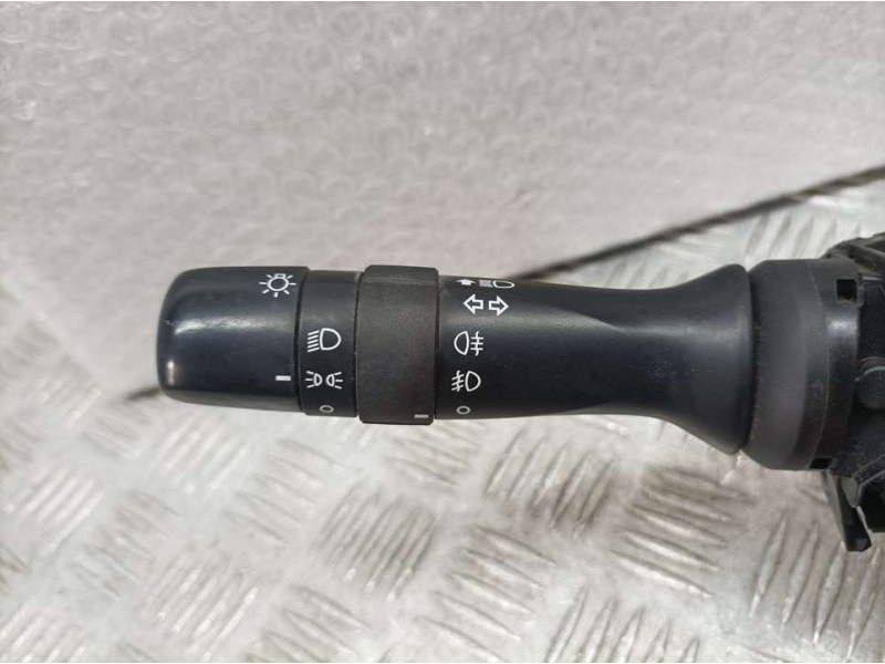 Recambio de mando luces para toyota yaris hsd active referencia OEM IAM 17F938  
