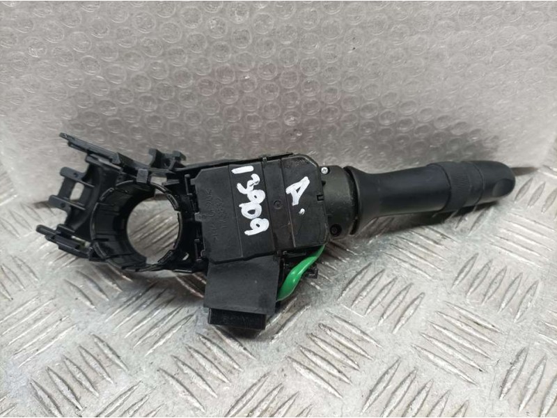 Recambio de mando luces para toyota yaris hsd active referencia OEM IAM 17F938  