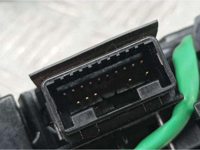 Recambio de mando luces para toyota yaris hsd active referencia OEM IAM 17F938  