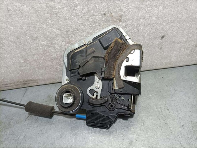 Recambio de cerradura puerta trasera derecha para lexus rx 400h referencia OEM IAM 7F0413  ELECTRICA