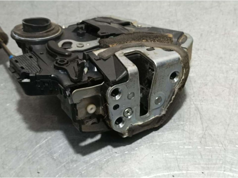 Recambio de cerradura puerta trasera derecha para lexus rx 400h referencia OEM IAM 7F0413  ELECTRICA