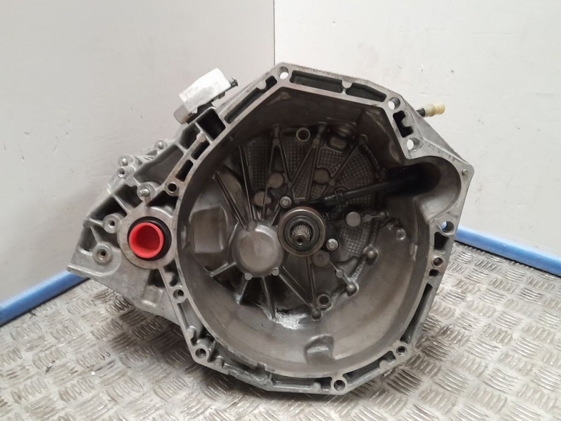 Recambio de caja cambios para dacia duster ambiance 4x2 referencia OEM IAM TL4075 B117837 6 VELOCIDADES