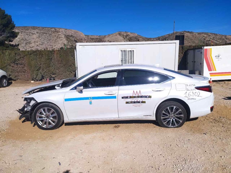 lexus es del año 2019