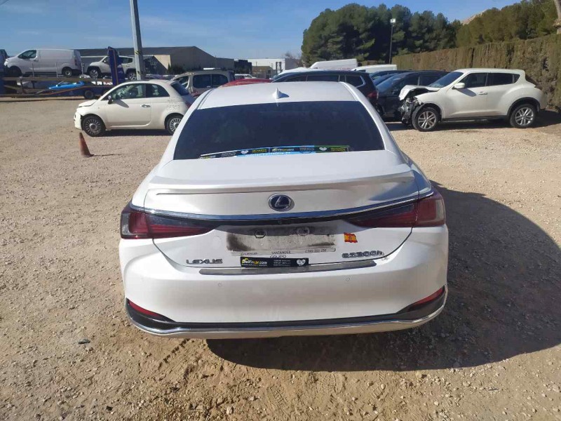 lexus es del año 2019