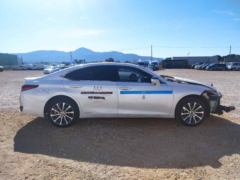 lexus es del año 2019