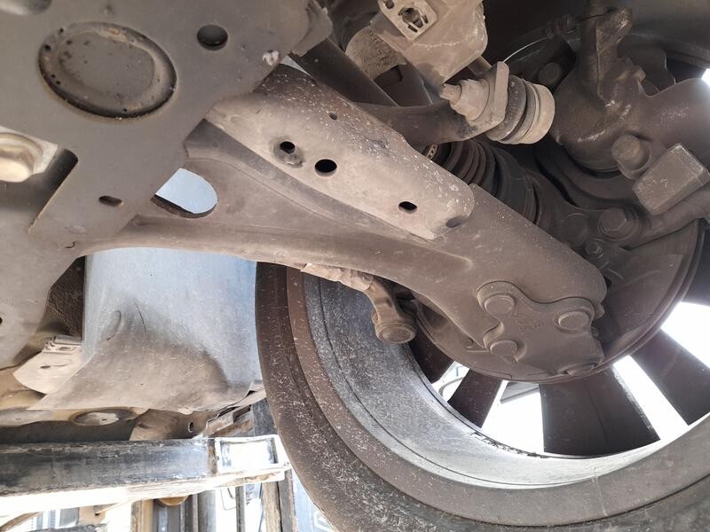 Recambio de brazo suspension inferior delantero izquierdo para peugeot 5008 ii (mc_, mj_, mr_, m4_) 1.2 (mrhnyh, mrhnyw, mrhnsj,