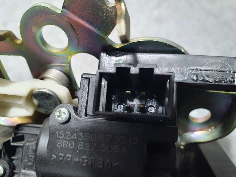 Recambio de cerradura maletero / porton para skoda octavia combi (5e5) active referencia OEM IAM 8R0827505A 152438B 4 PINES