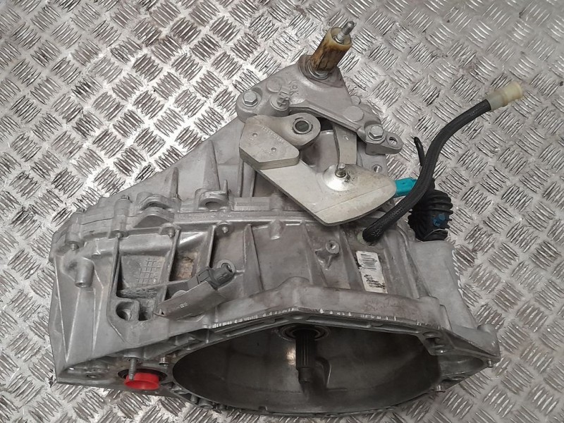 Recambio de caja cambios para dacia duster ambiance 4x2 referencia OEM IAM TL4075 B117837 6 VELOCIDADES