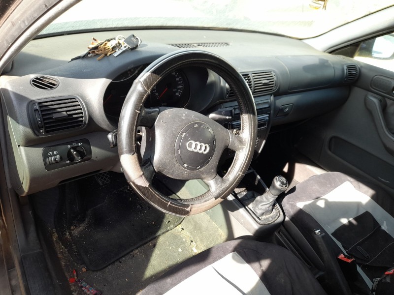 audi a3 (8l1) del año 2000