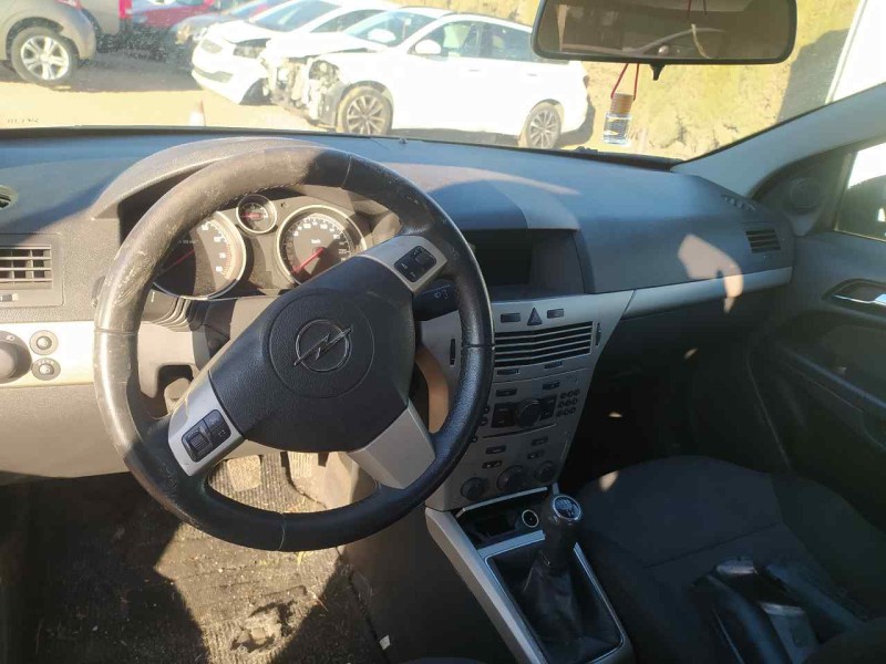 opel astra gtc del año 2007