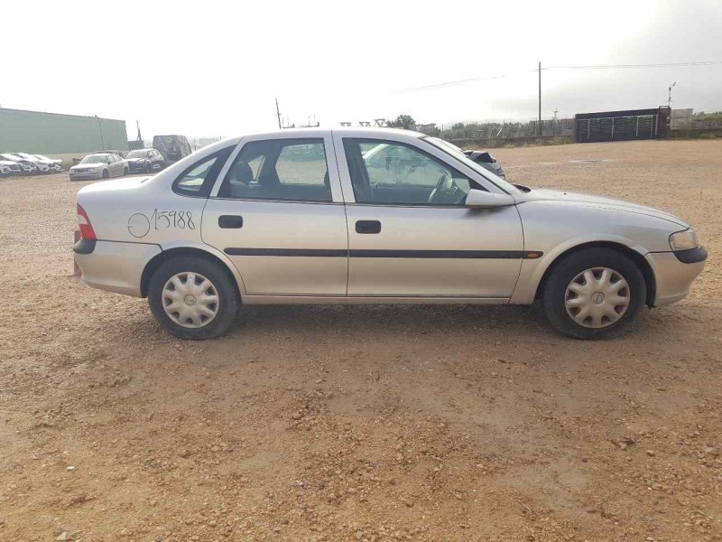 opel vectra b berlina del año 1996