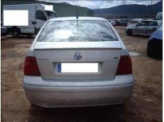 VOLKSWAGEN BORA BERLINA (1J2)