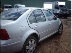 VOLKSWAGEN BORA BERLINA (1J2)