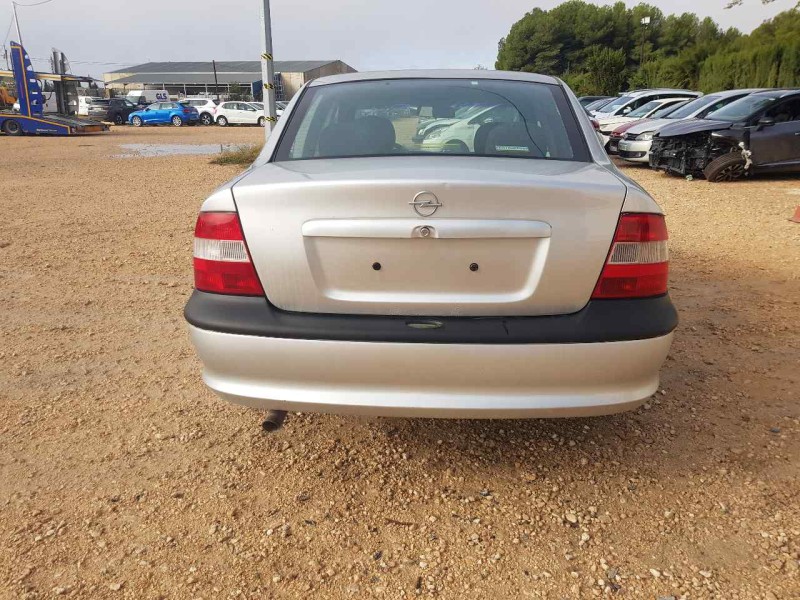 opel vectra b berlina del año 1996