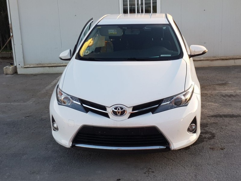 toyota auris del año 2015