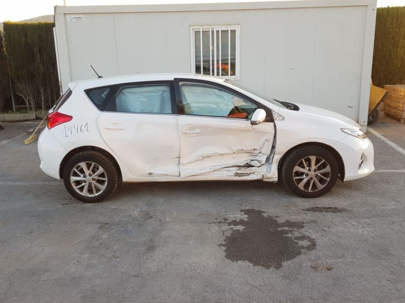 toyota auris del año 2015