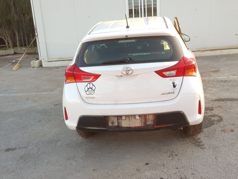 toyota auris del año 2015