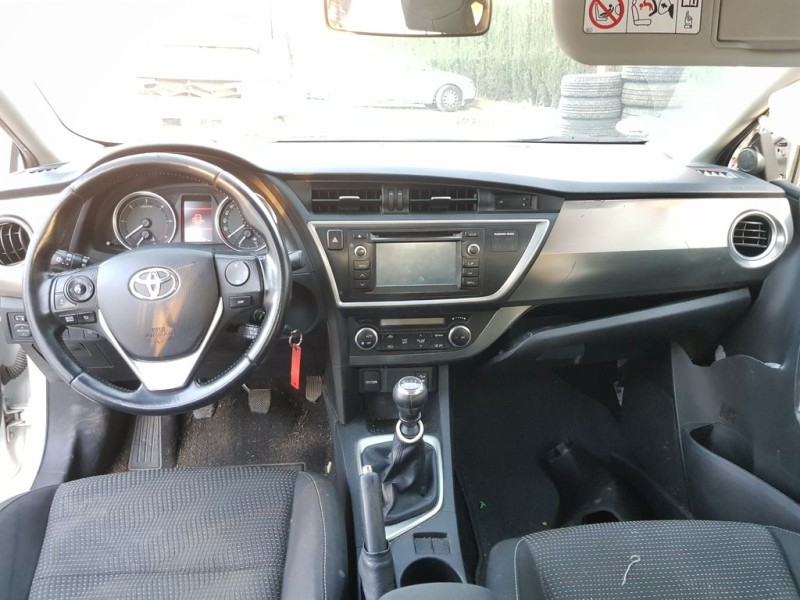 toyota auris del año 2015