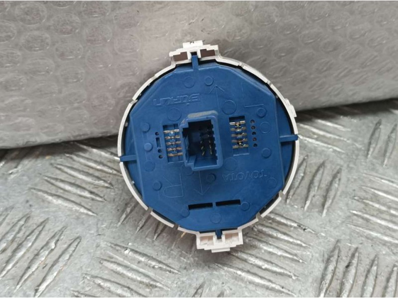 Recambio de warning para toyota yaris hsd active referencia OEM IAM 839500D100  