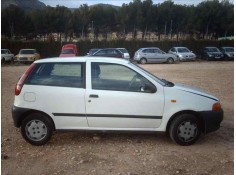 FIAT PUNTO BERLINA (176)