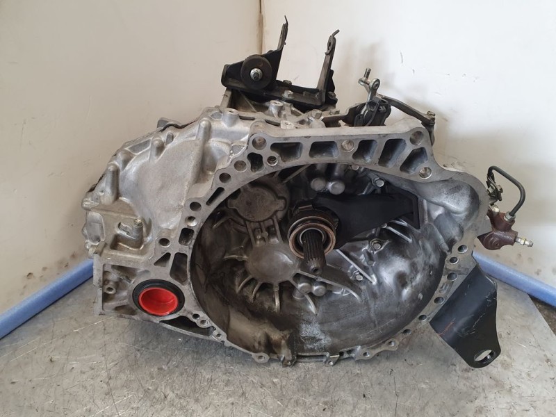 Recambio de caja cambios para toyota avensis berlina (t25) 2.0 d4-d executive sedán (4-ptas) referencia OEM IAM 3111520080  6VEL