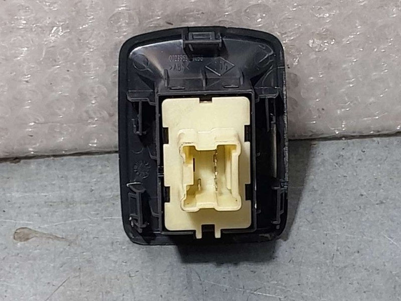 Recambio de mando elevalunas delantero derecho para dacia sandero stepway referencia OEM IAM 254214937R  