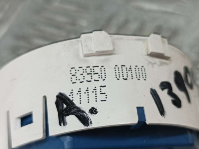 Recambio de warning para toyota yaris hsd active referencia OEM IAM 839500D100  