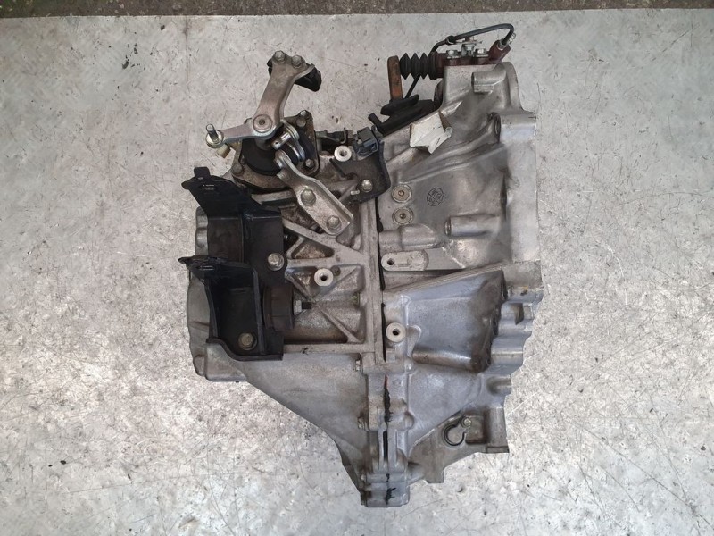 Recambio de caja cambios para toyota avensis berlina (t25) 2.0 d4-d executive sedán (4-ptas) referencia OEM IAM 3111520080  6VEL