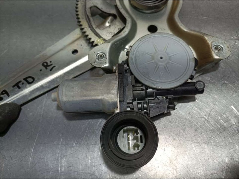 Recambio de elevalunas trasero derecho para lexus rx 400h referencia OEM IAM 8571058010 0620401760 ELECTRICO 6 PINS DENSO