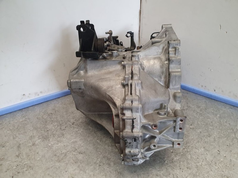 Recambio de caja cambios para toyota avensis berlina (t25) 2.0 d4-d executive sedán (4-ptas) referencia OEM IAM 3111520080  6VEL