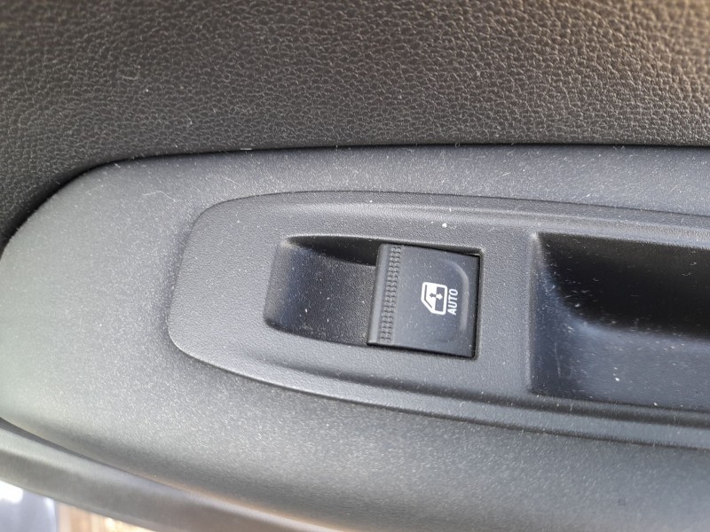 Recambio de mando elevalunas trasero derecho para renault captur ii (hf_) tce 140 (hfn0) referencia OEM IAM 254218388R  