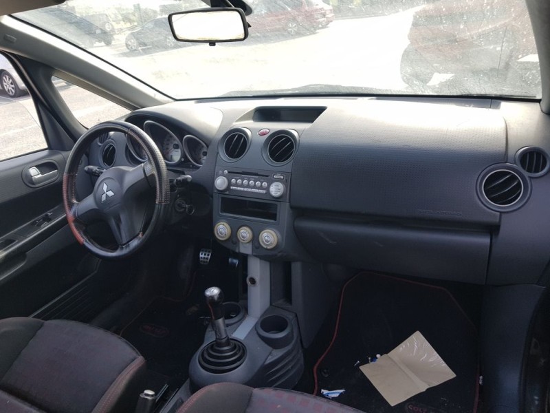 mitsubishi colt berlina 3 (z30) del año 2007