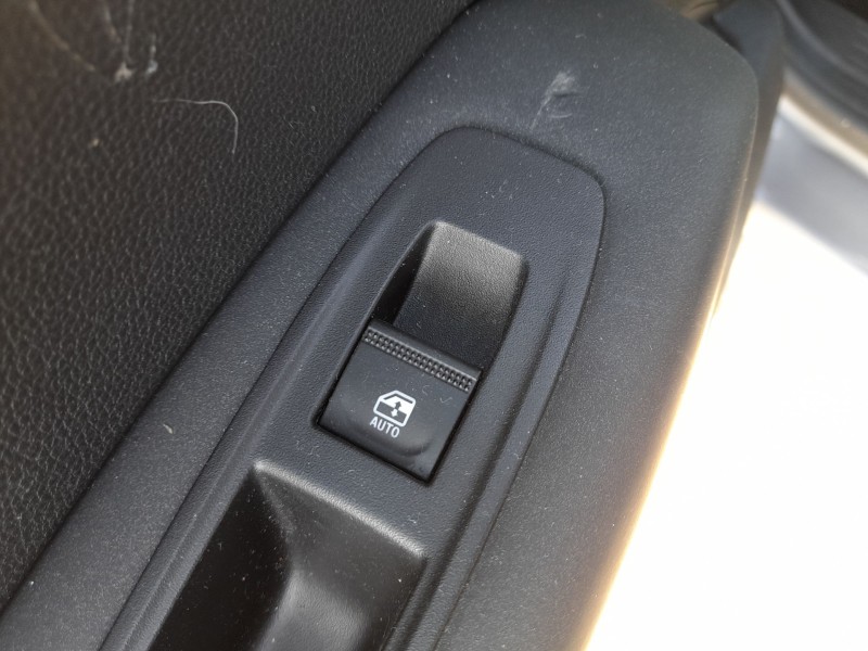 Recambio de mando elevalunas trasero izquierdo para renault captur ii (hf_) tce 140 (hfn0) referencia OEM IAM 254218388R  