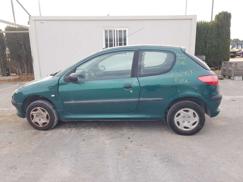 peugeot 206 berlina del año 2000